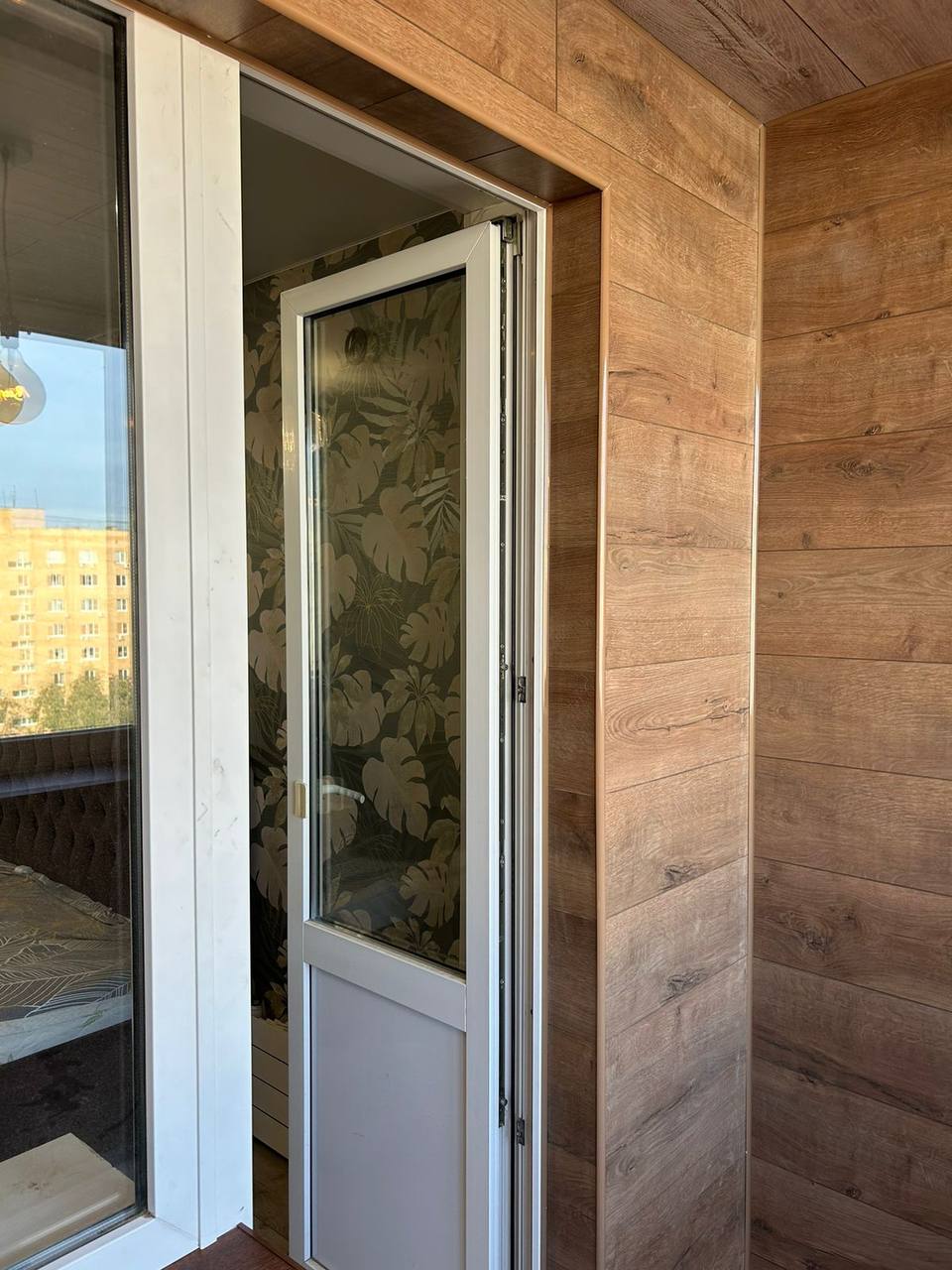 Установка окон и двери на балкон